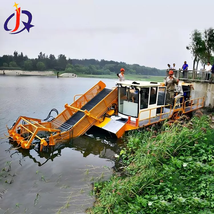 Лодка для резки гиацинтов и ряски